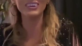 2020-11-01 06-37-36 Amadora Loira Bundao