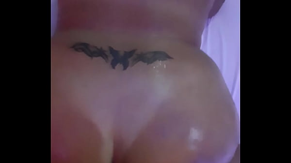 Coroa casada dando o cuzinho no motel