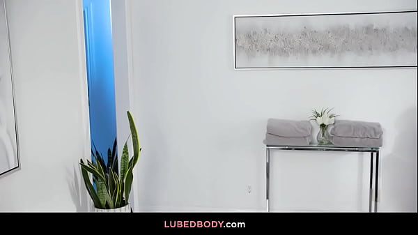 Ideal Athlete Retreat – Alex Legend, Riley Reign