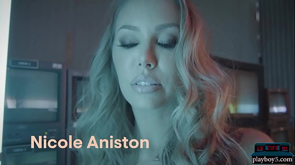 Petite MILF blonde Nicole Aniston exposes her incredible hot body